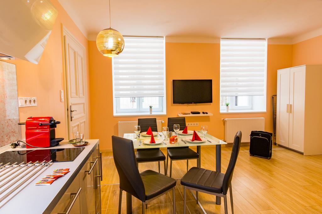 Titaru House In The Center Of Apartment *